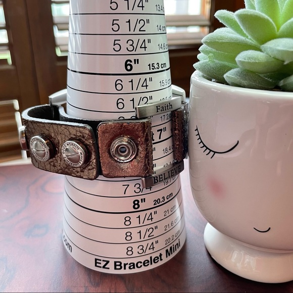 Good work(s) make a difference bracelet - Picture 10 of 11